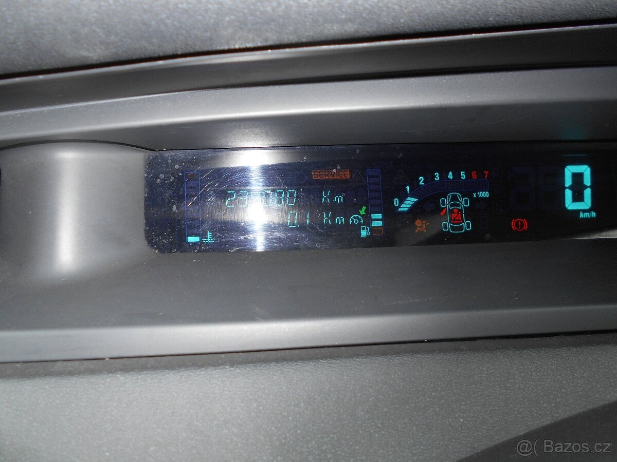 renault scenic 1,9dci  88kw  2005 srříbrna najezd 215tis km - 7