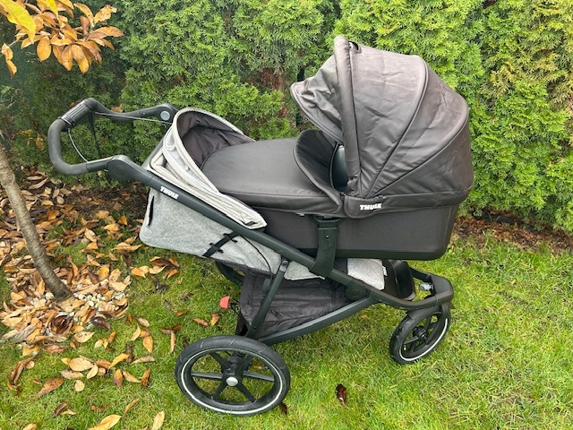 Thule Urban Glide 2 s novorozeneckou korbičkou a madlem - 7