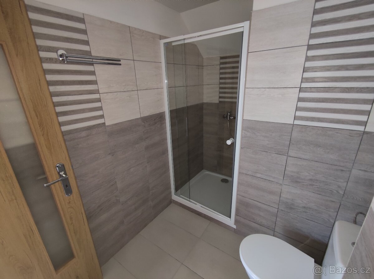 Pronajmu nový, podkrovní byt 1+kk v Mimoni, ul. Lužická 105 - 7