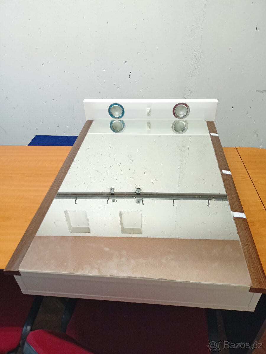 skříňka s umyvadlem + galerka - 7