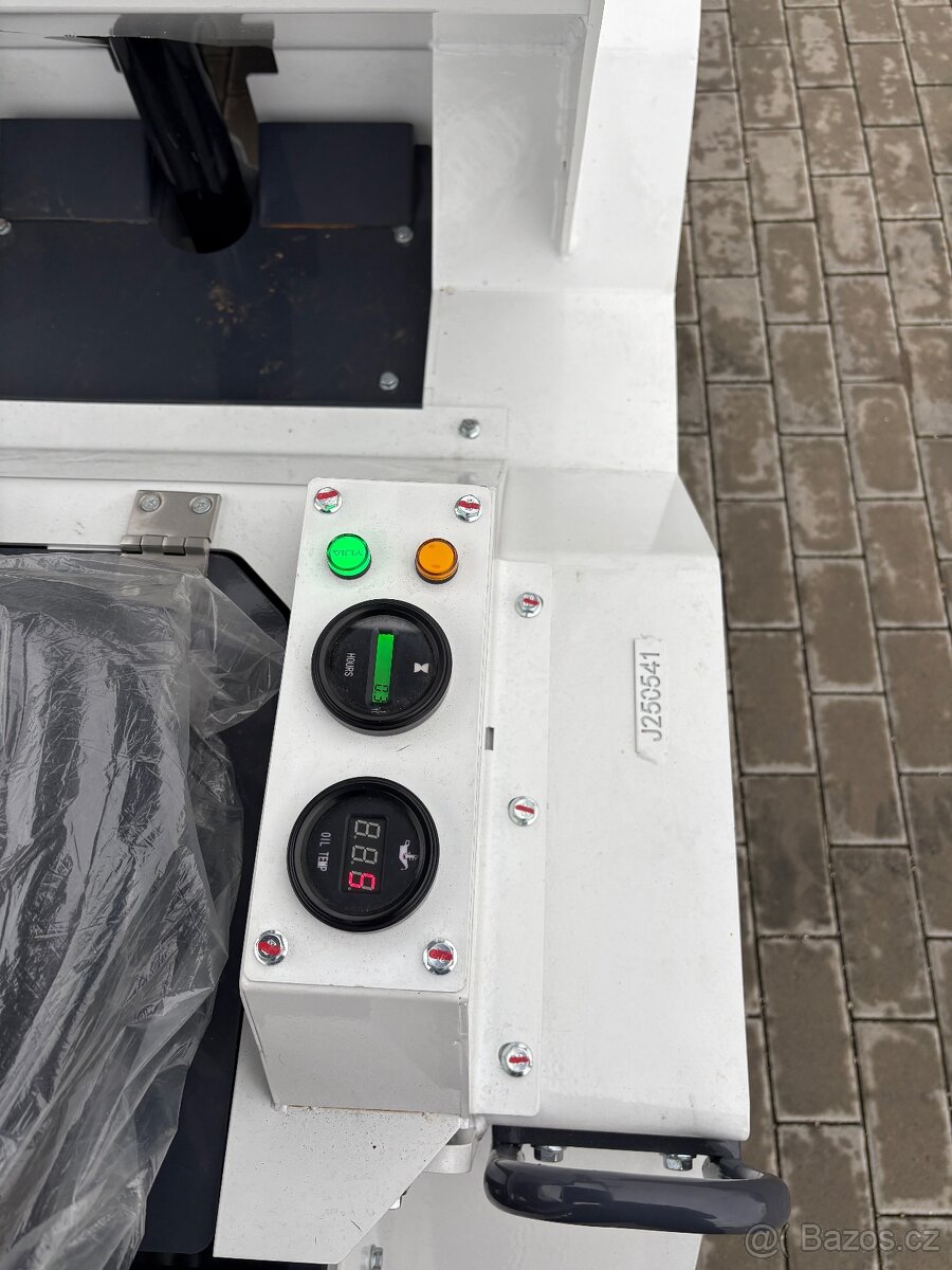 Kolový nakladač WL390b - 7