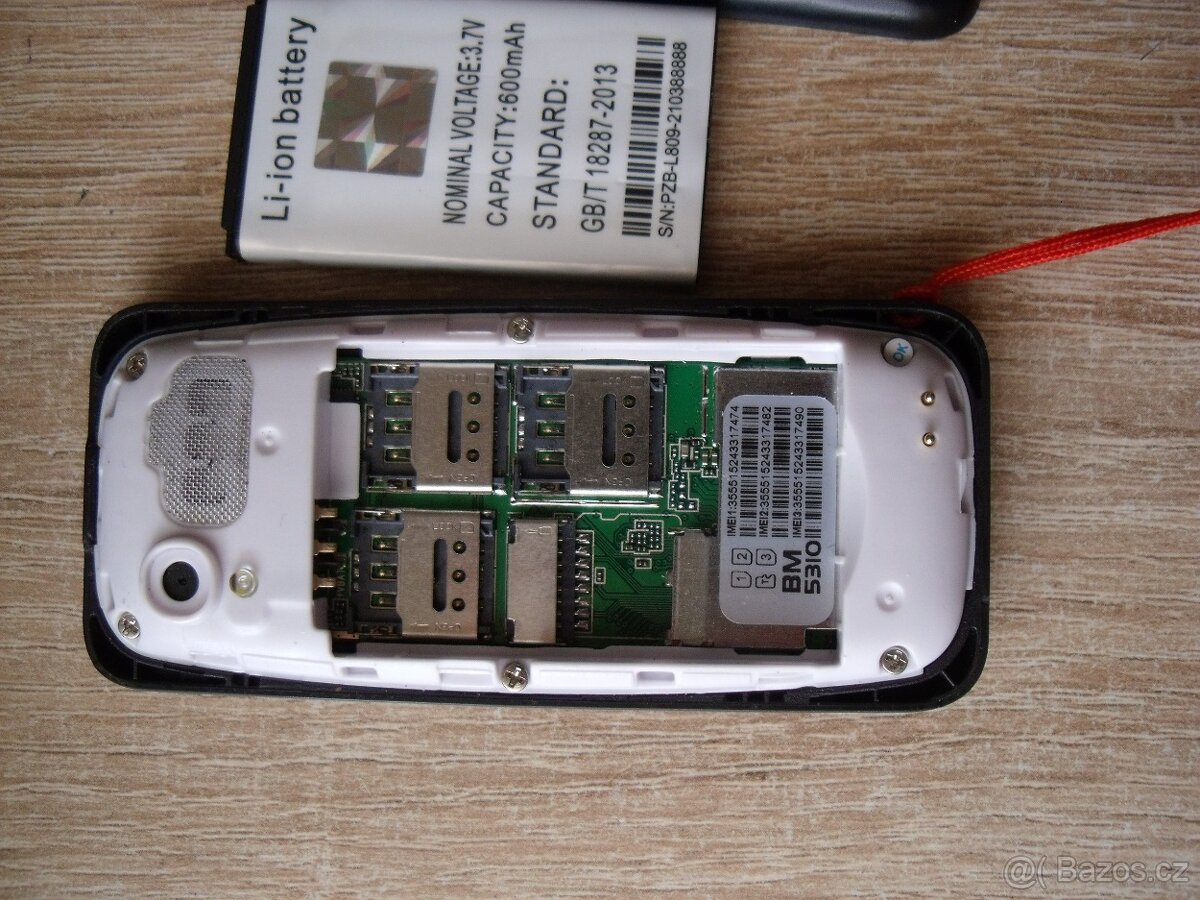 Miniaturní mobil na /3 SIM + paměť.kartu/. - 7