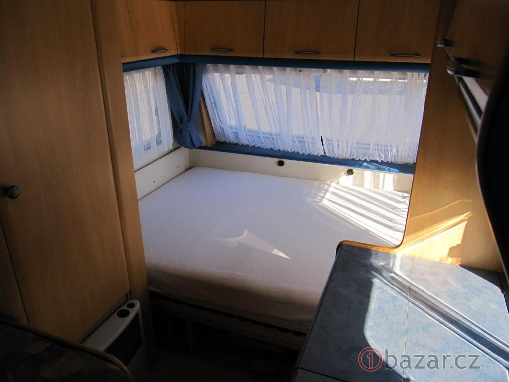 Prodám karavan Hobby 400 sf,r.v.1998 + mover + předstan - 7