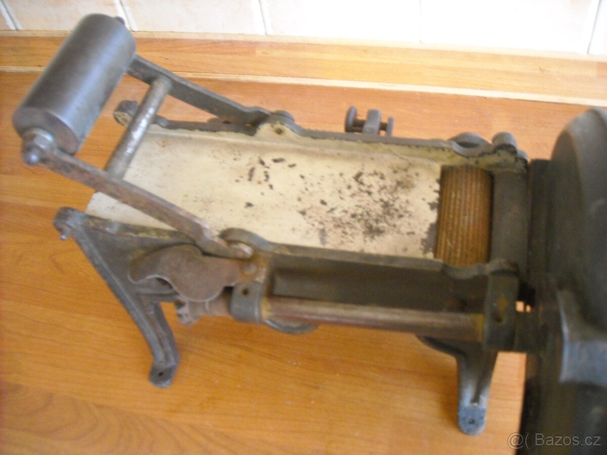 Starožitný stroj na těstoviny - 7