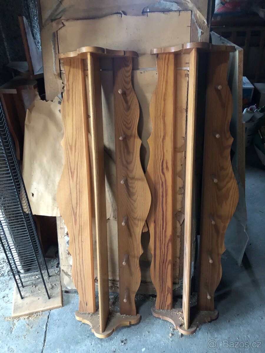 Modřínova postel,dřezový stůl,peřináč,poličky,obklad sten - 7