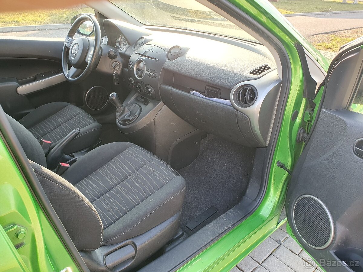 Mazda 2 1.3i nová stk - 7