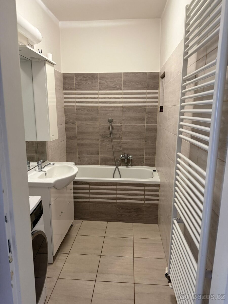 Pronájem bytu 2kk 54m2 Hradec Králové - 7