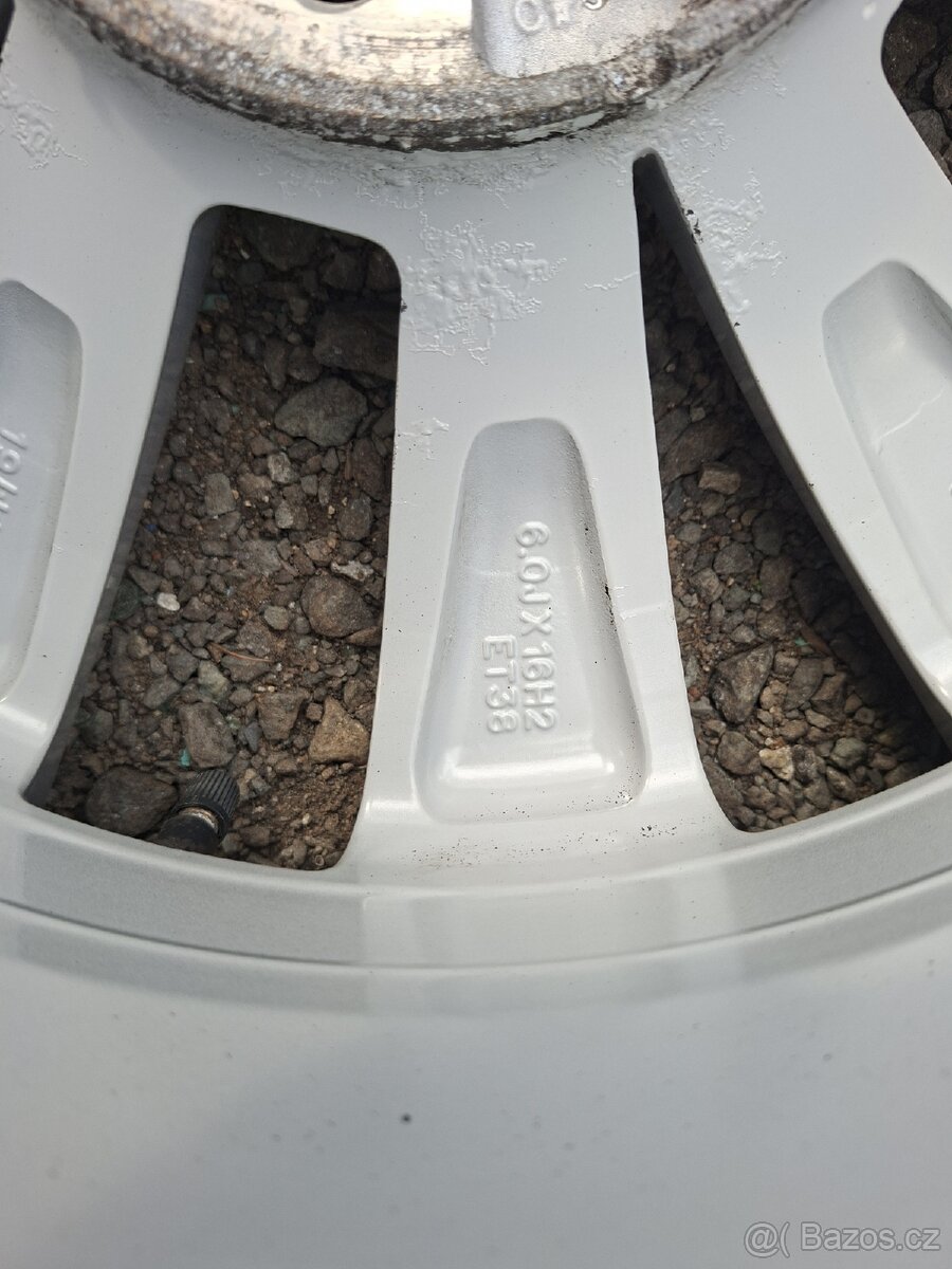 Alu kola Škoda s pneu 205 x 60 x 16 - 7