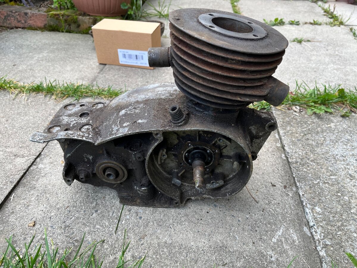 Motor ČZ 125 t - 7