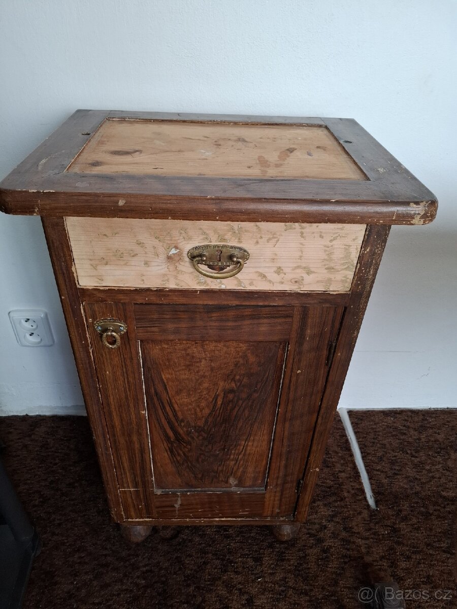 Starý dřevěný nábytek - 7