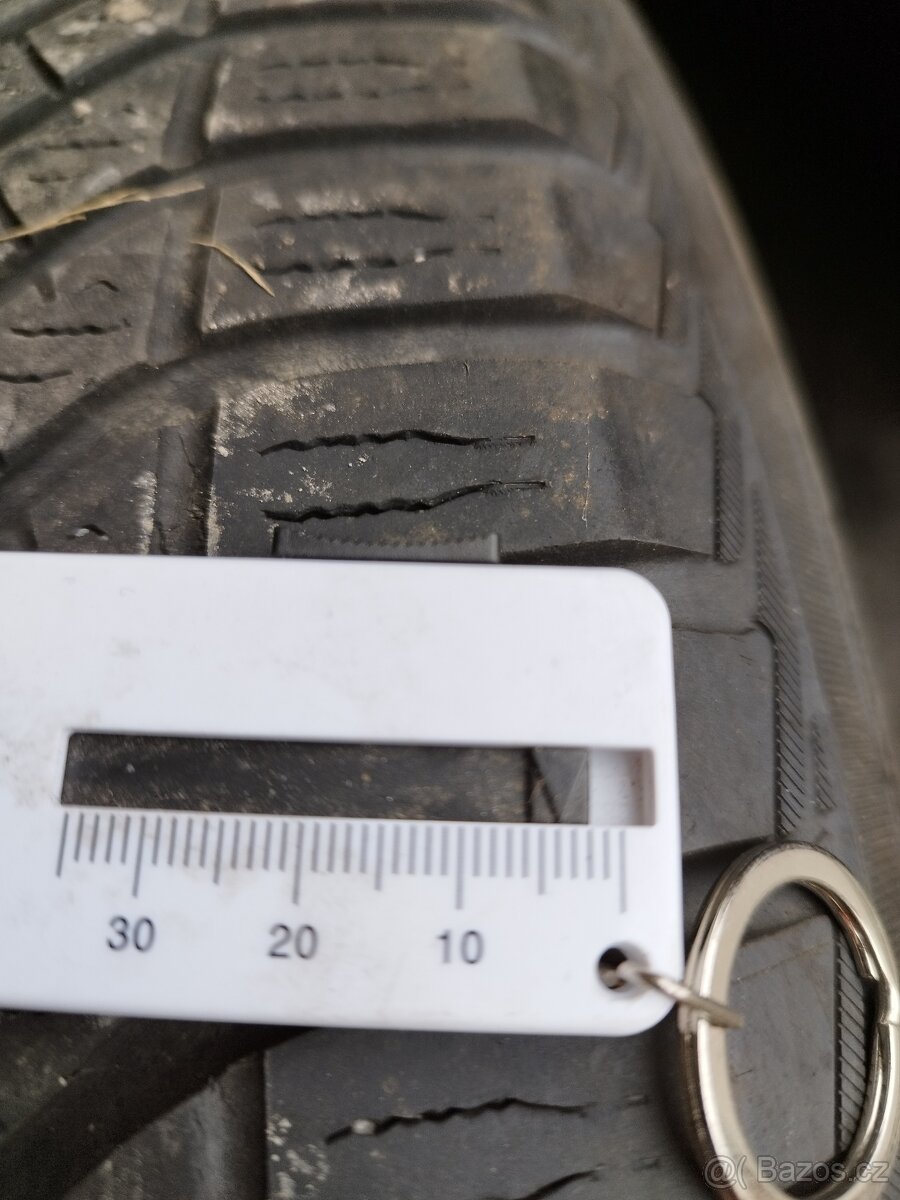 Yokohama BluEarth Winter 215/60 R16 - 7