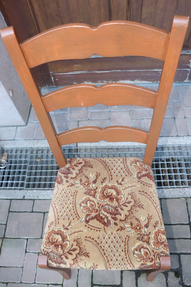 Jídelní stůl + 6 židlí - 7