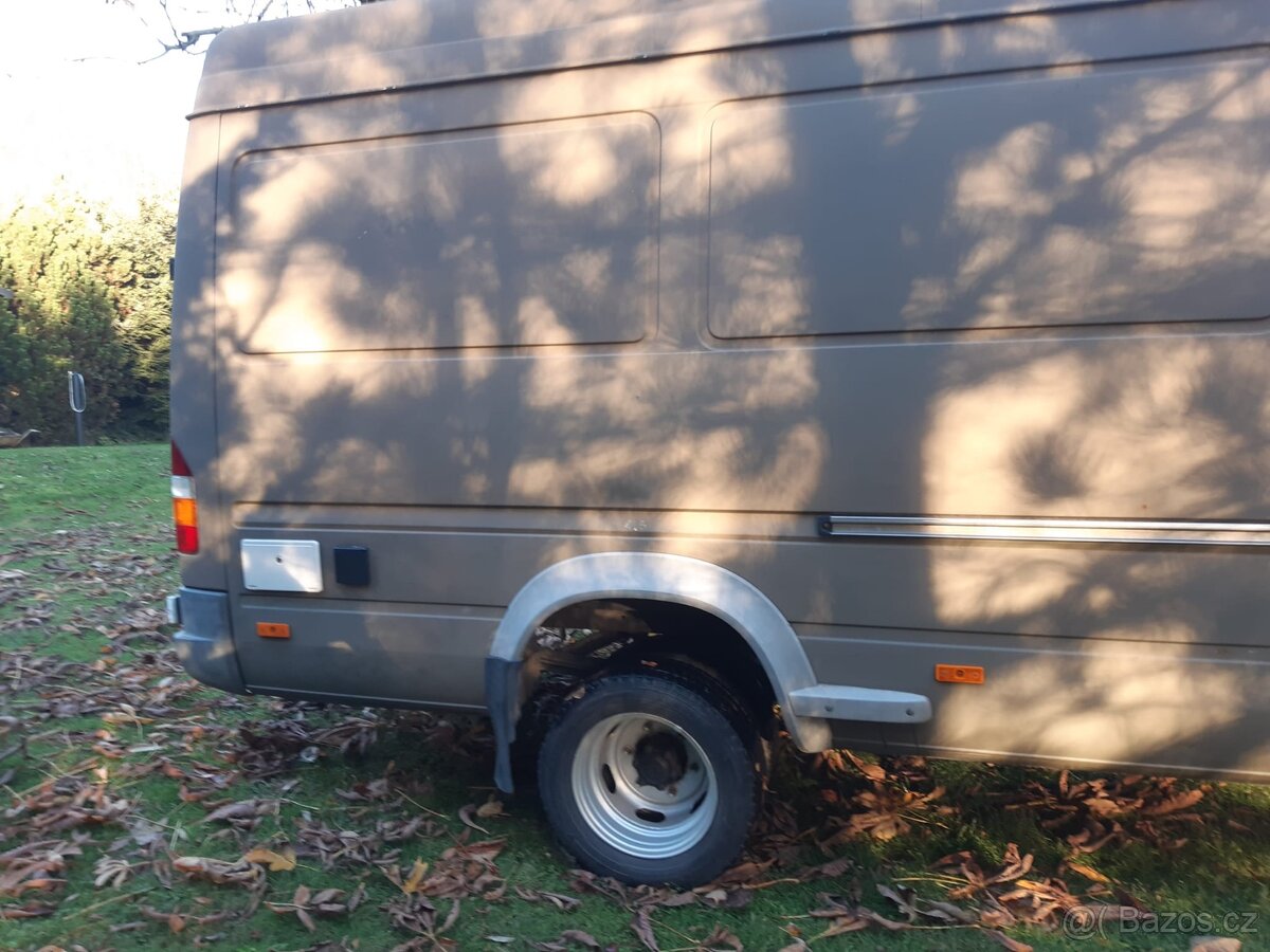 Mercedes Benz 4x4 Obytné vozidlo - 7