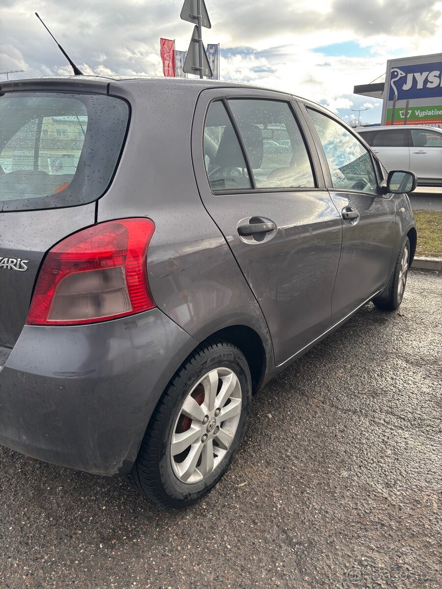 Toyota Yaris 1.3 Benzin - 7