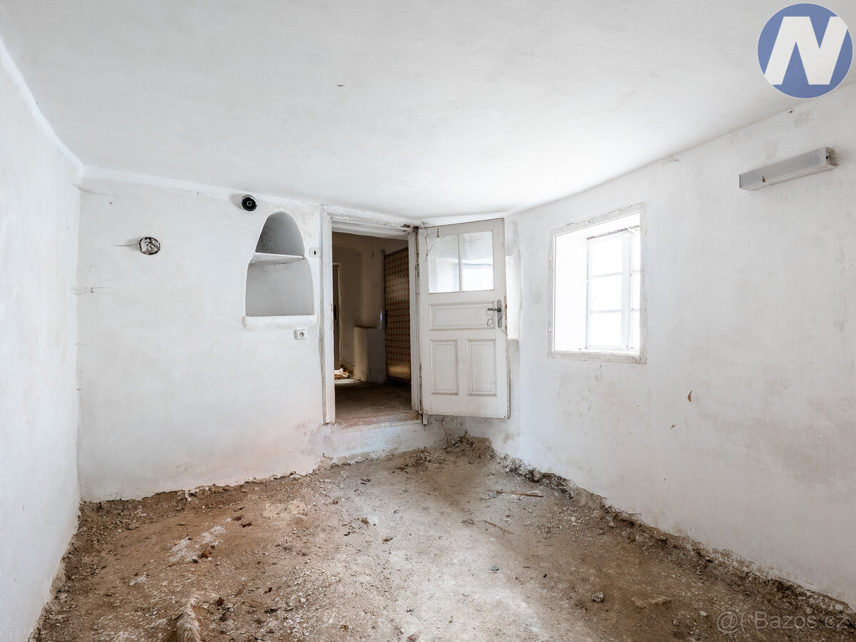 Dub u Prachatic, prodej rodinného domu s uzavřeným dvorkem a - 7