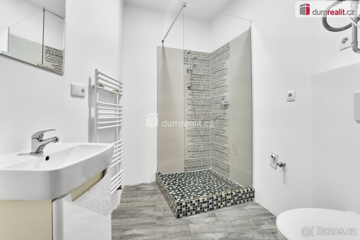 Prodej bytového domu s obchodními prostory v Karlových Varec - 7