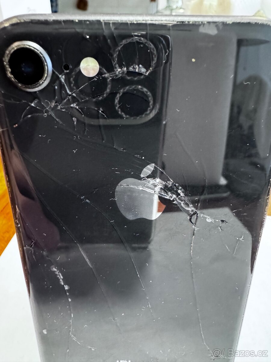 iPhone různé modely poškozené - 7