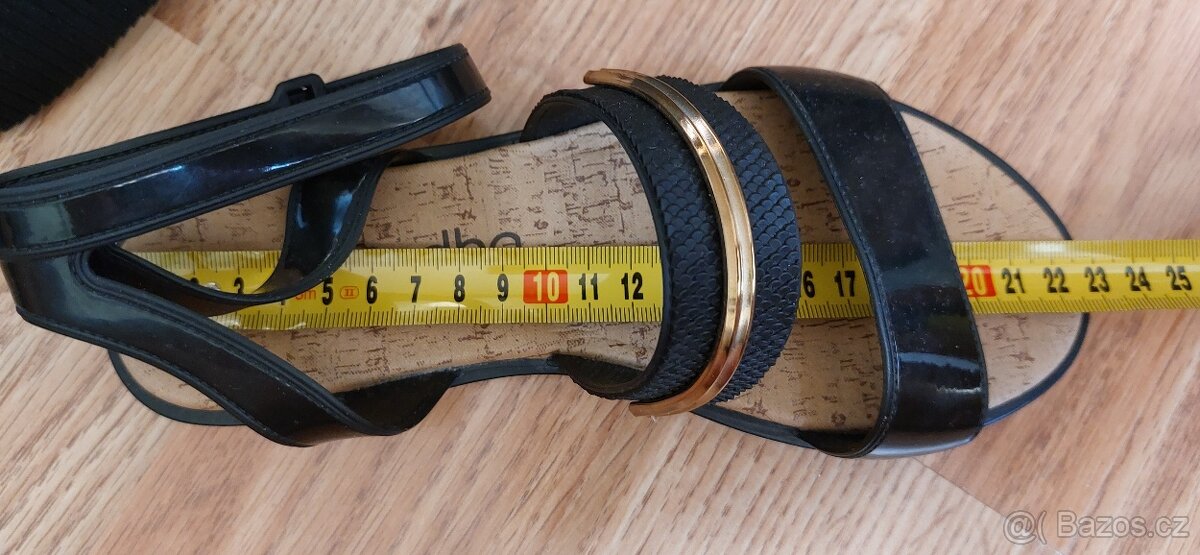 NOVÉ Dívčí sandále velikost 35/36 - 7