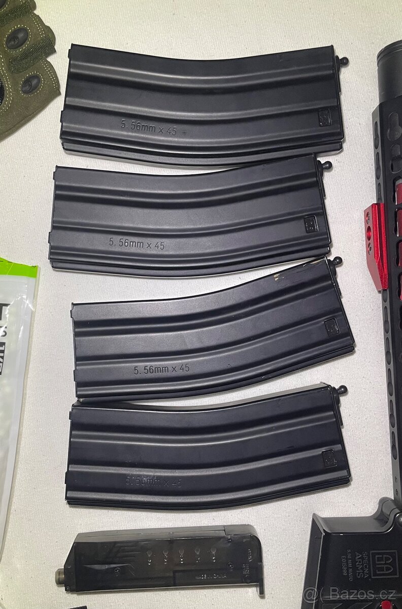 Airsotftová elektrická zbraň + vybavení - 7