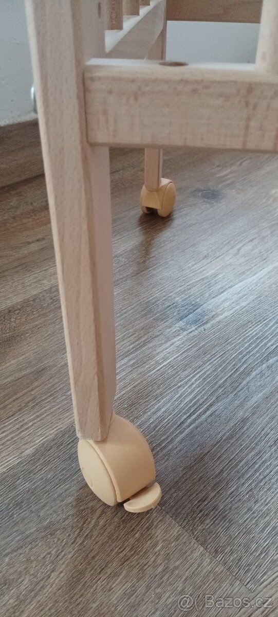Prodám malou dětskou postýlku - 7