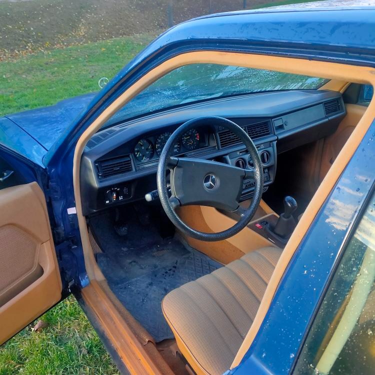 Mercedes Benz 190E - 7