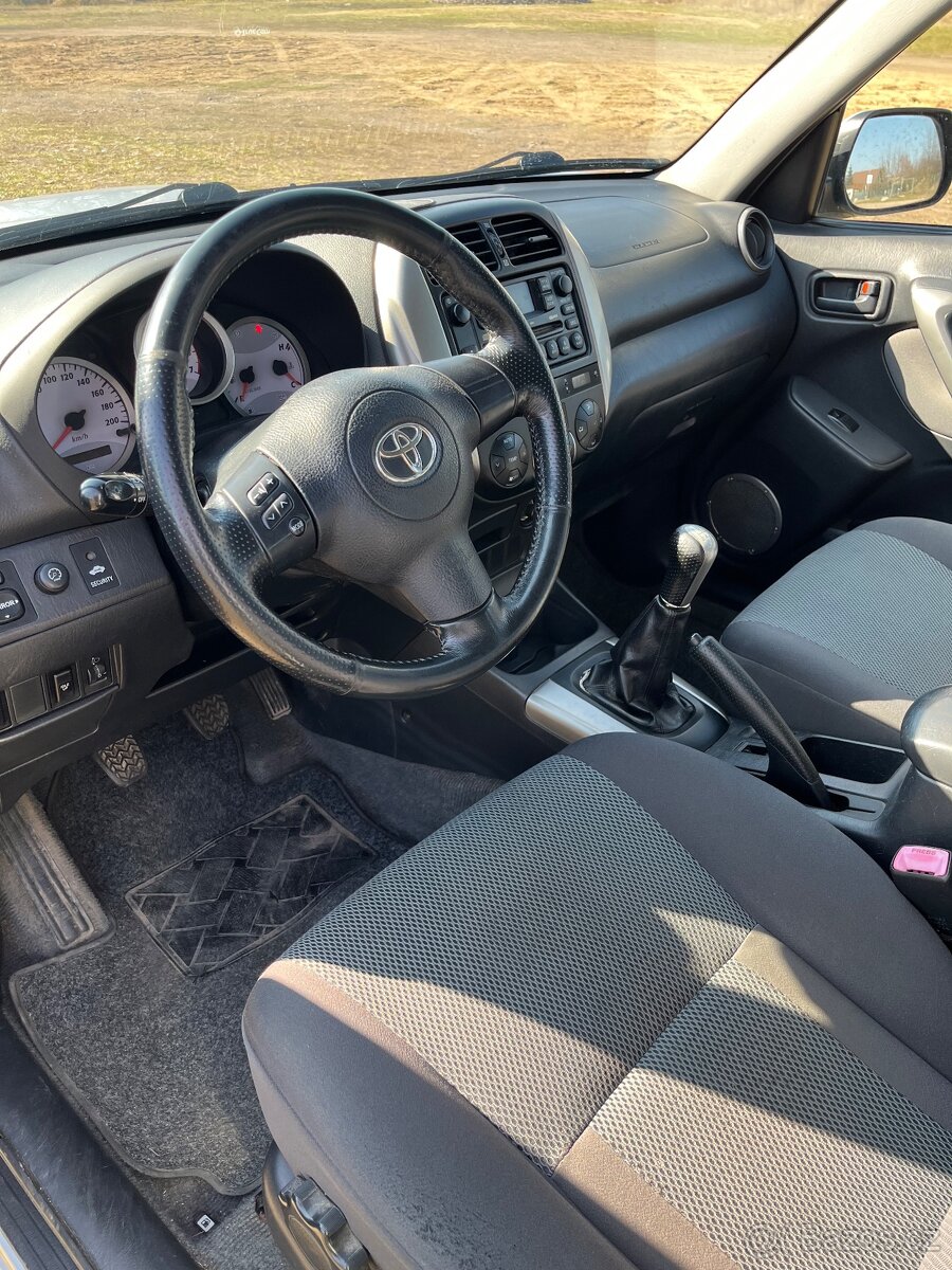 Prodám Toyota RAV 4 - 7