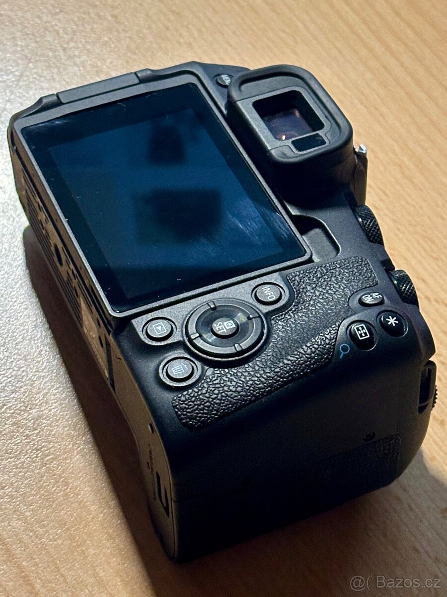 EOS RP + 24-70L + 100/2,8 + vybavení - 7