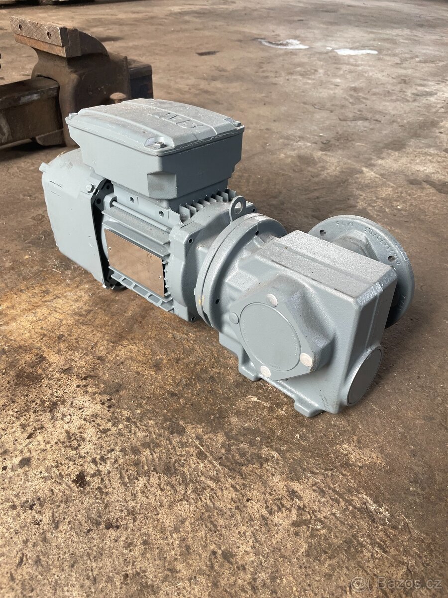 elektromotor s převodovkou - 7