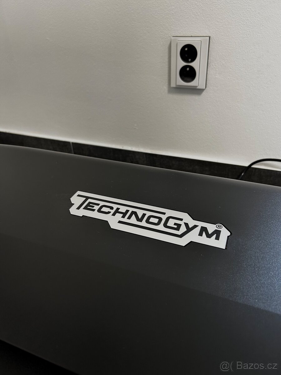 Prodám běžecký pás TECHNOGYM MYRUN - 7
