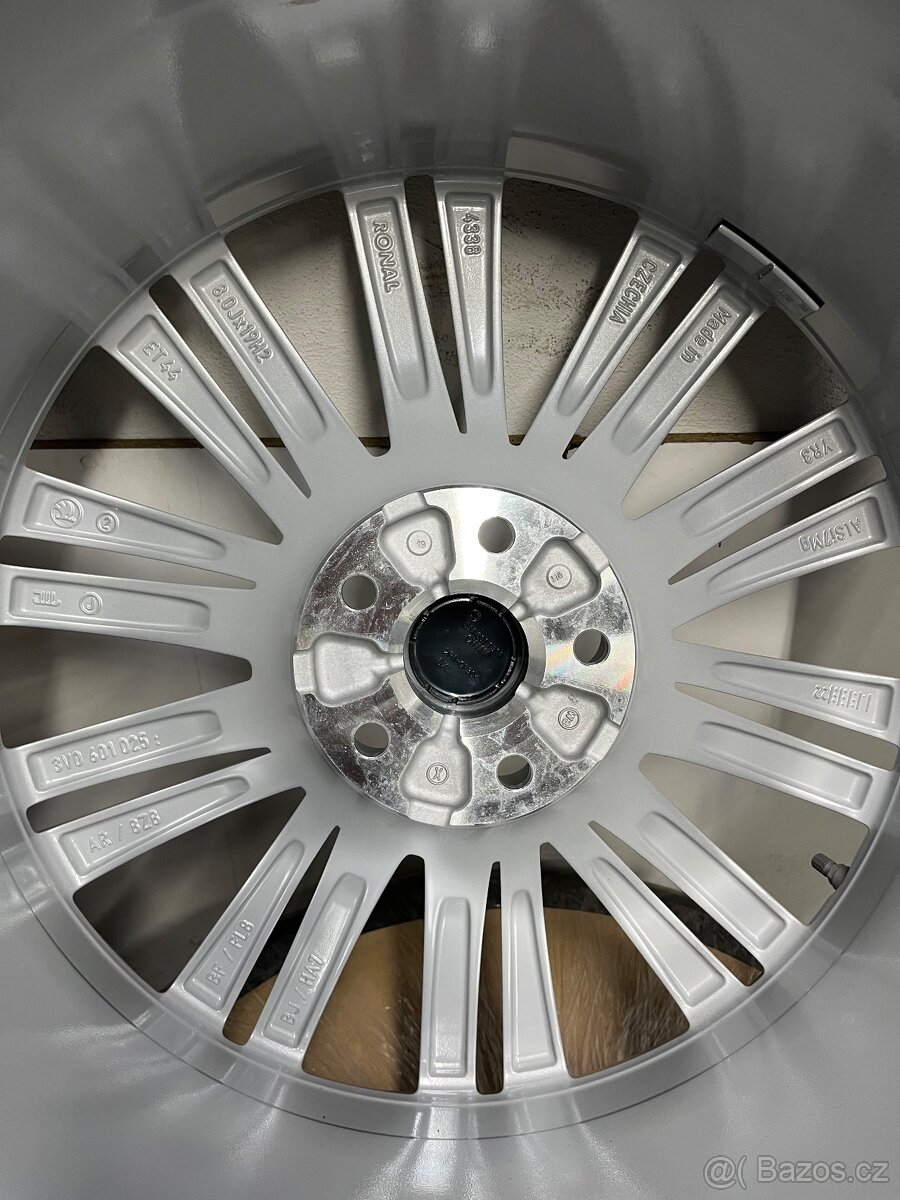 Škoda Superb R19 Nová letní sada - 7