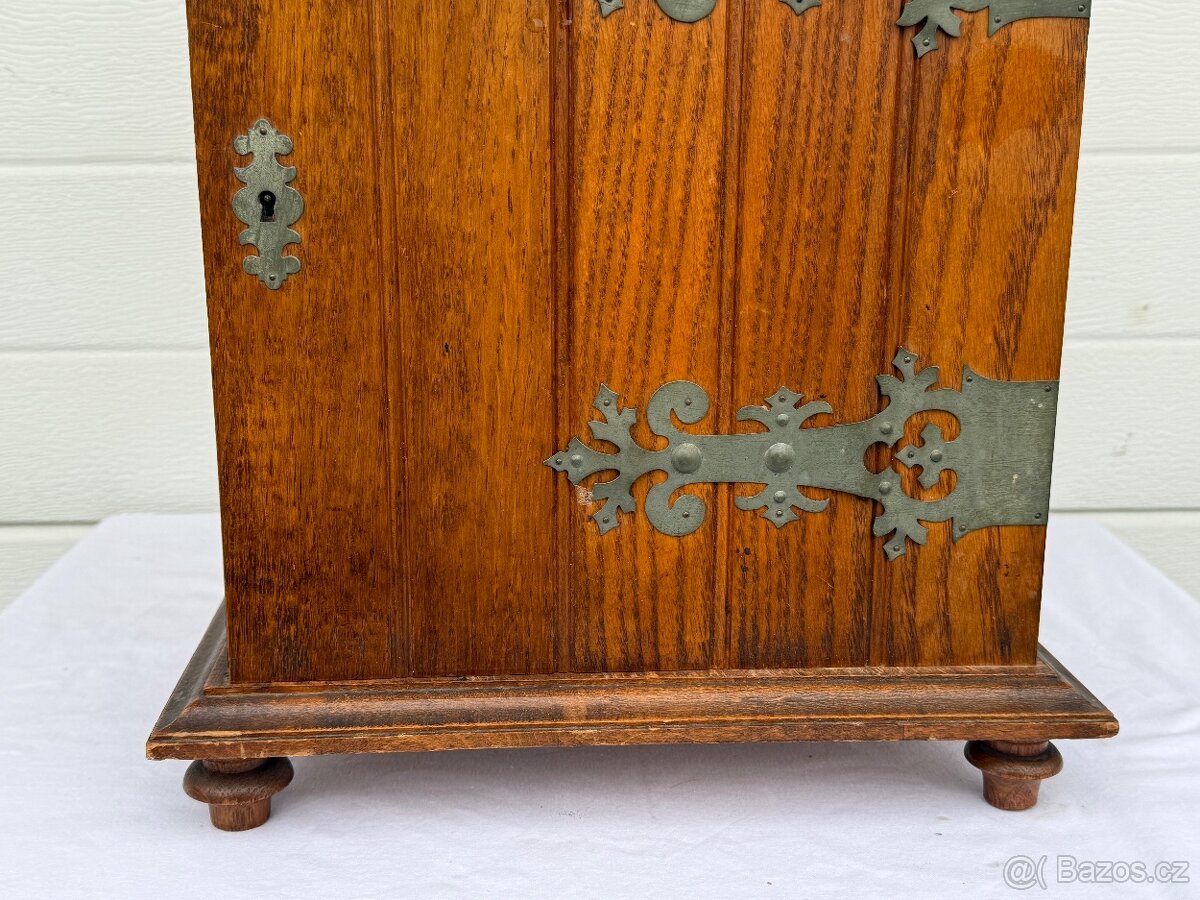 Starožitná dřevěná lékárnička zdobená skříňka - 7