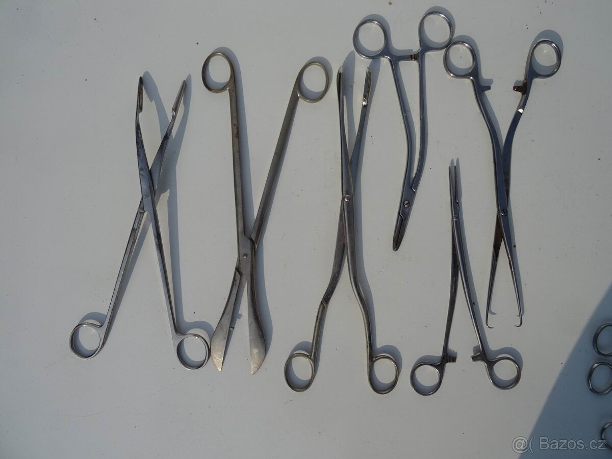 Staré chirurgické nástroje . - 7
