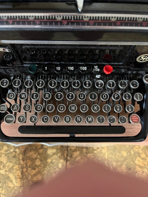 Prodám starý psací stroj Naumann IDEAL,plně funkční - 7