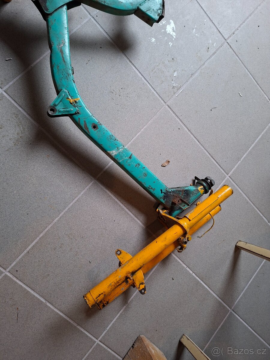 Jawa 50 pionyr - ram s přední vidlici - 7
