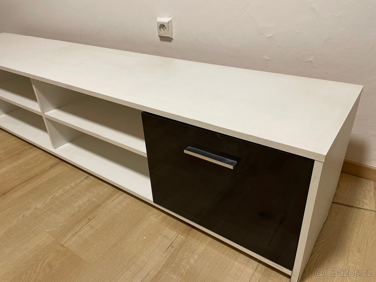 Obyvaková stěna - 7