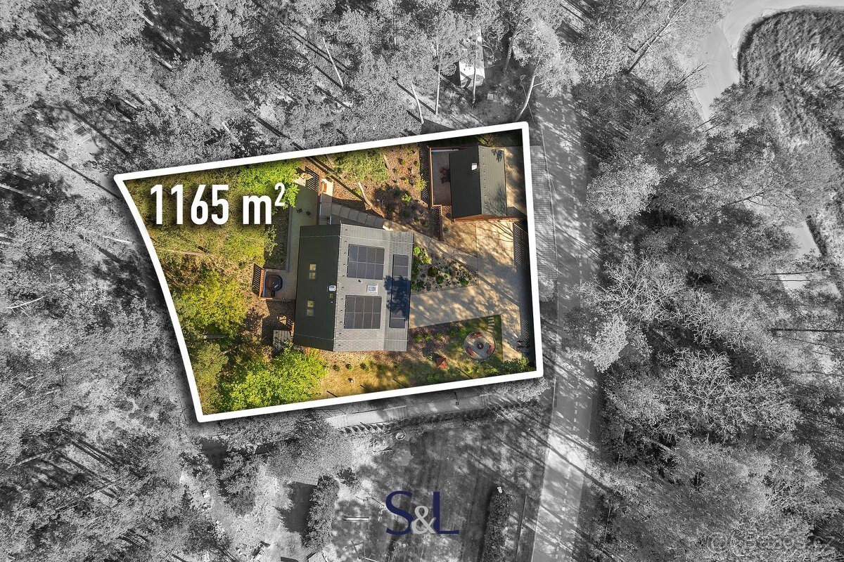 Dvě roubené novostavby na jednom pozemku s fotovoltaikou – ú - 7