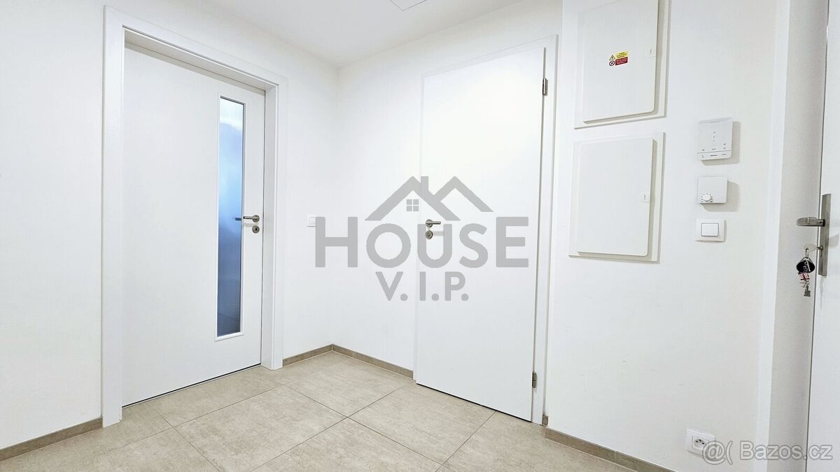 Pronájem bytu 1+kk 30 m², Praha - Hloubětín, ev.č. 01114 - 7