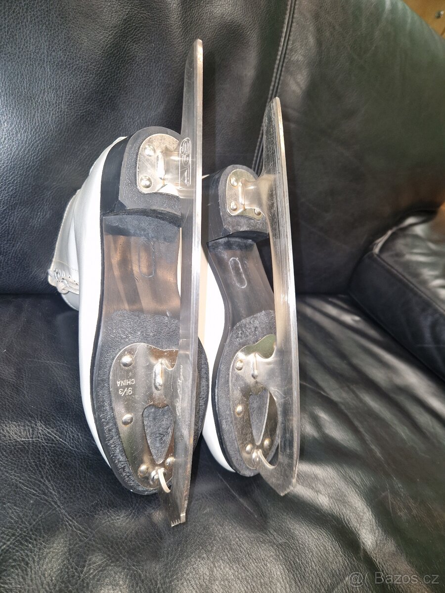 Dívčí brusle v. 37 - 7