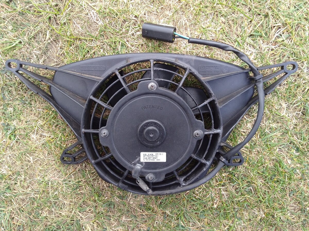 BMW K1600GT - větrák chladiče - 7