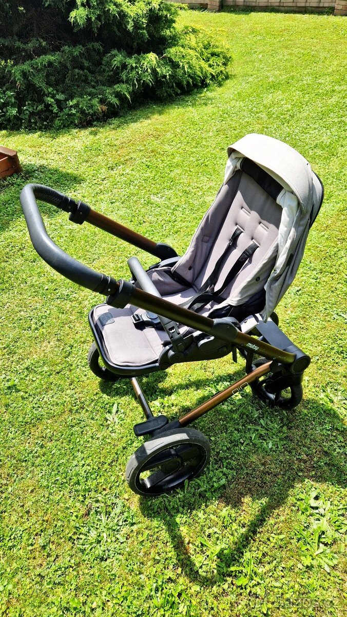 Mutsy NIO šedý - 7