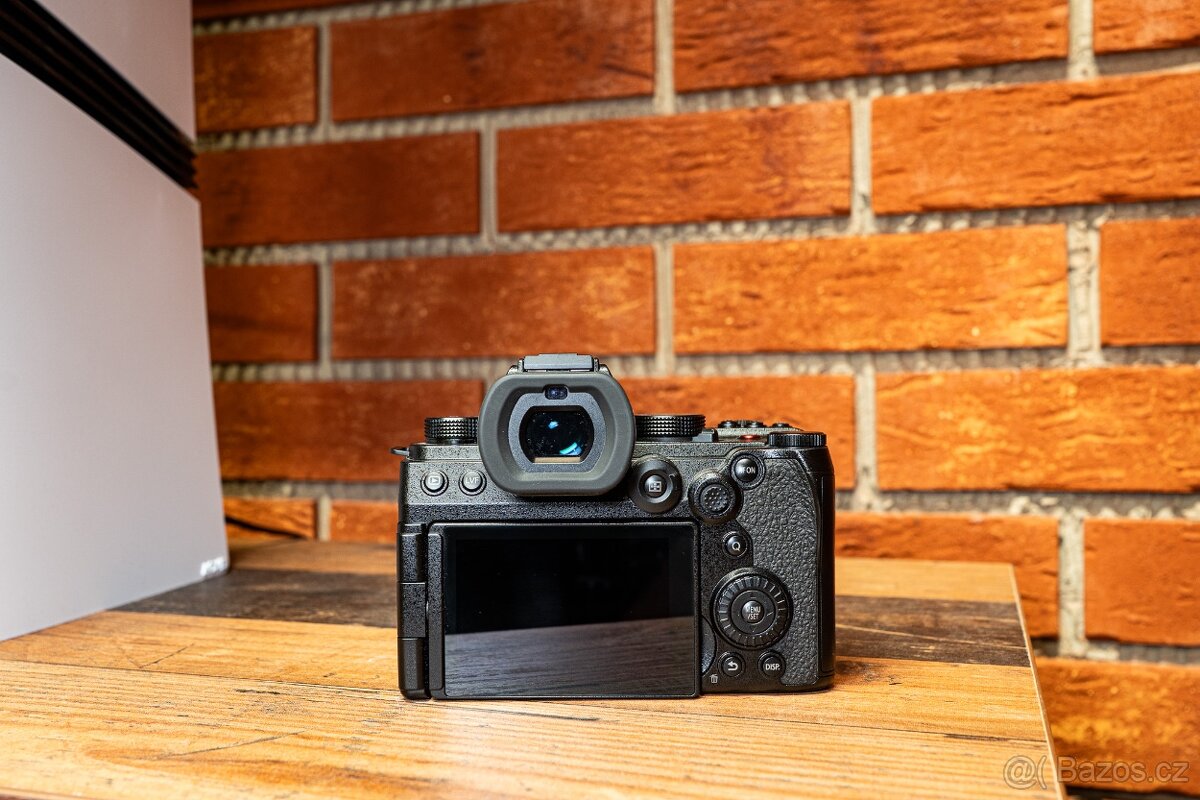 Lumix S5IIX + SmallRig “Black Mamba” - 7