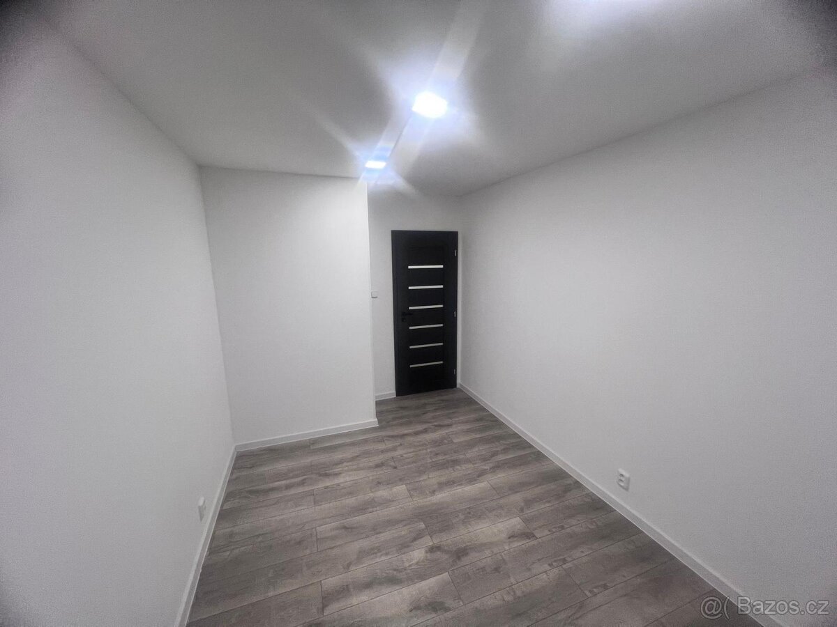 Pronájem bytu 2+1 s lodžií v ulici Višňová 673 v Mostě - 7