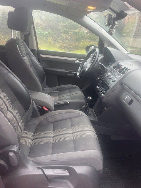 Volkswagen Touran 7 míst - 7