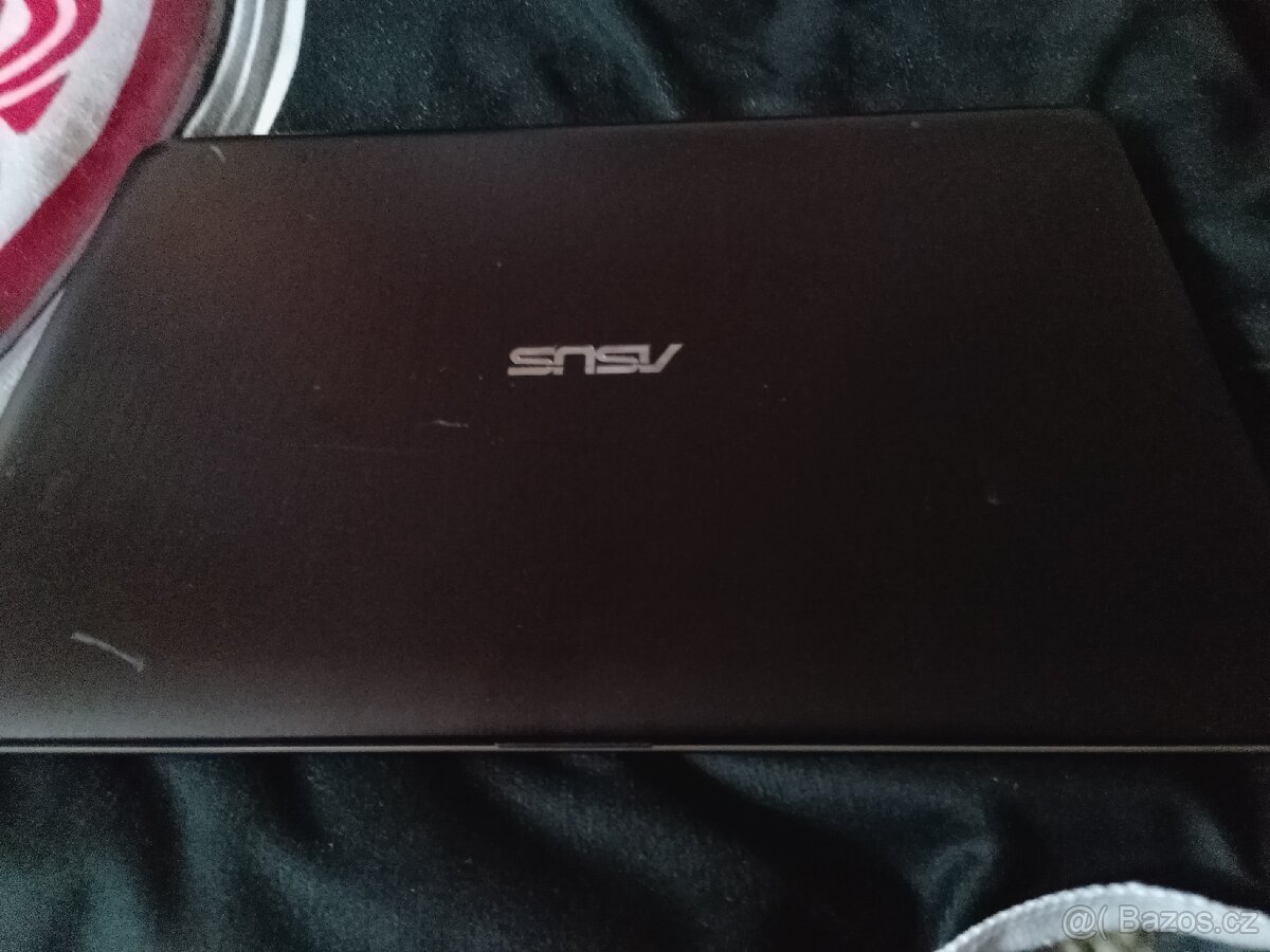 Prodám notebook Asus - 7