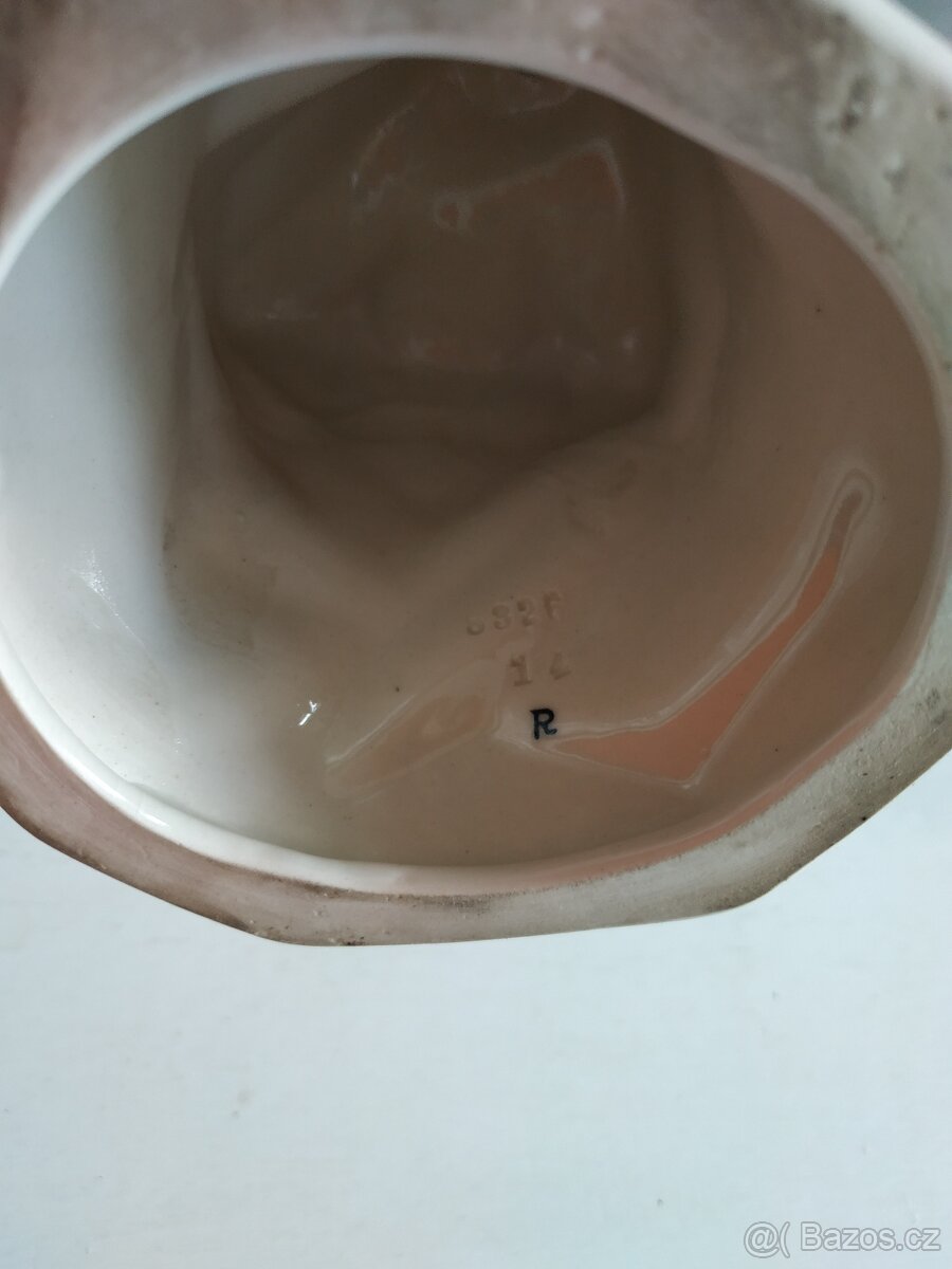 Porcelánová plastika sokola–Amphora Teplice,značení 832614 - 7
