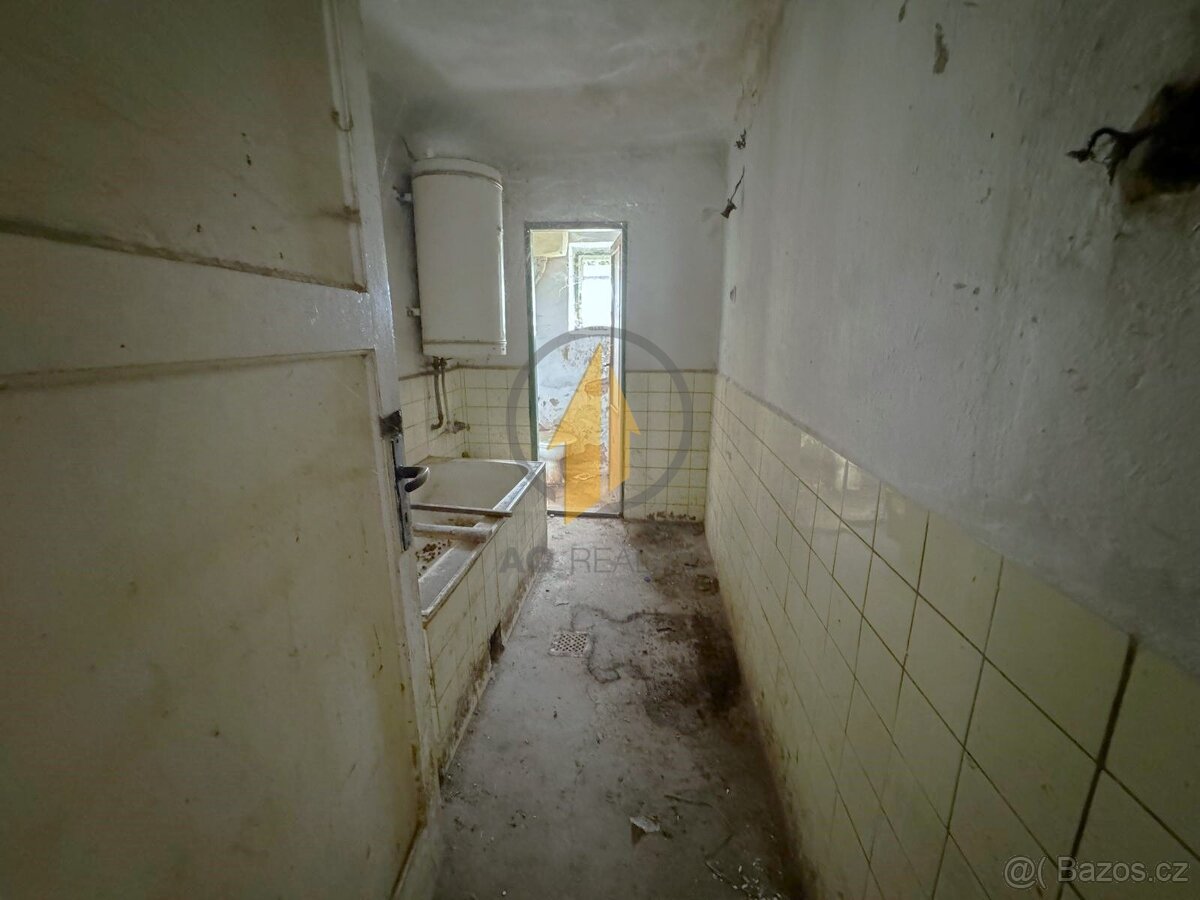 Prodej rodinného domu 4+1 v obci Sekeřice - 7