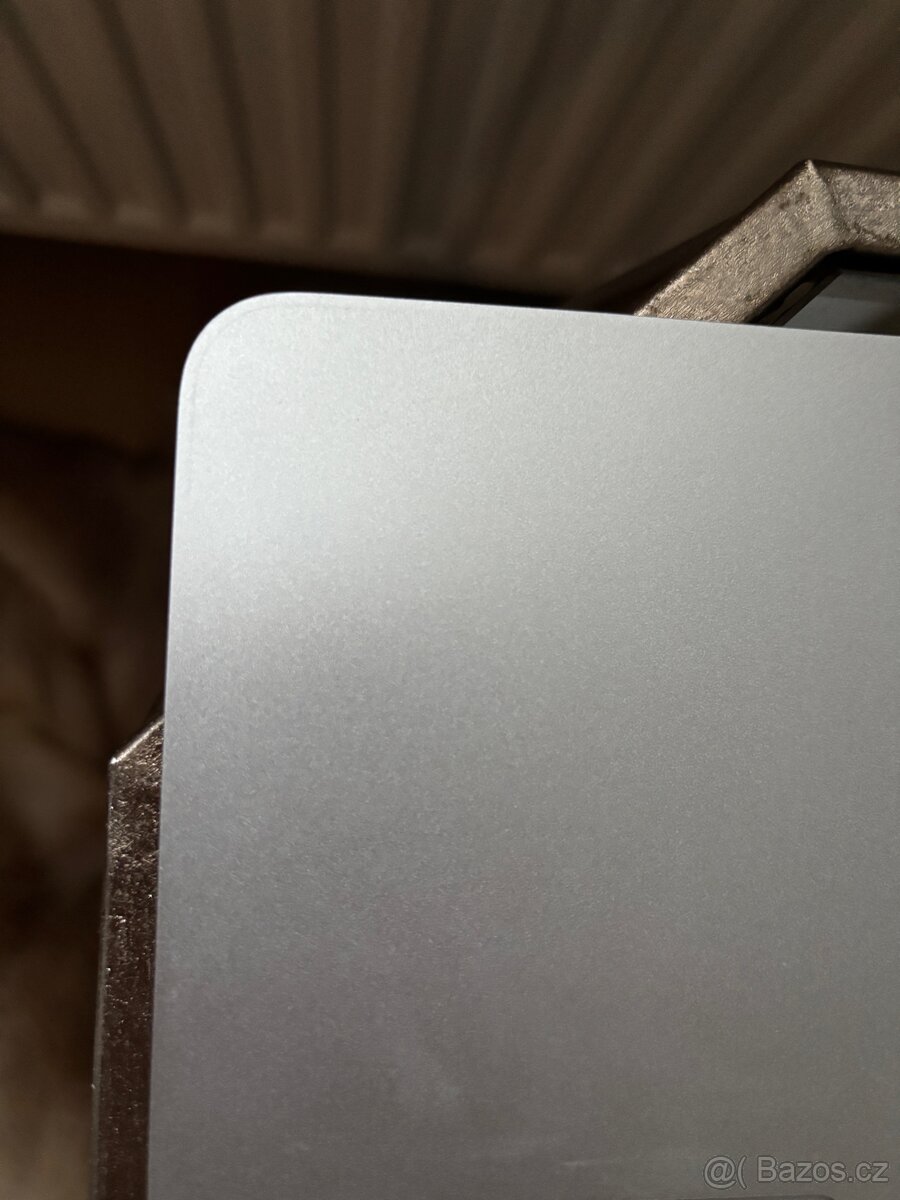 MacBook Air 13” – Intel i7, 8 GB RAM, moc dobrý stav - 7