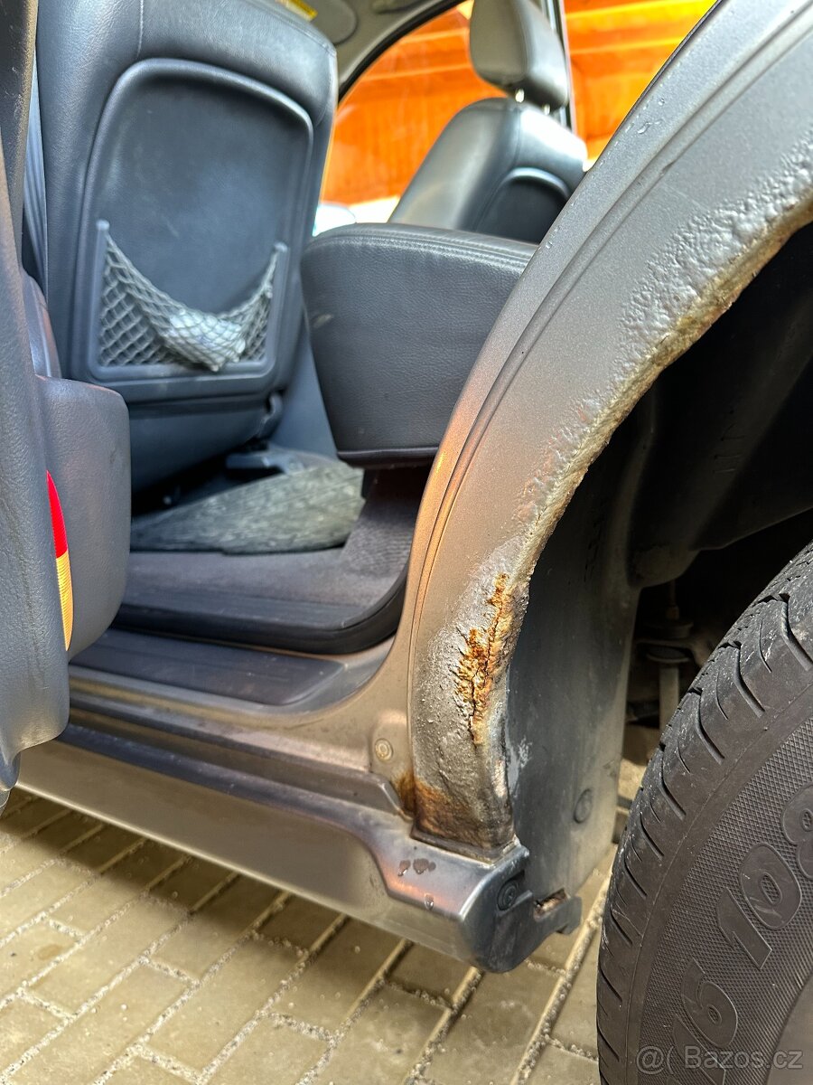 Kia Sorento 2.5 CRDI 103Kw 4x4 - 7