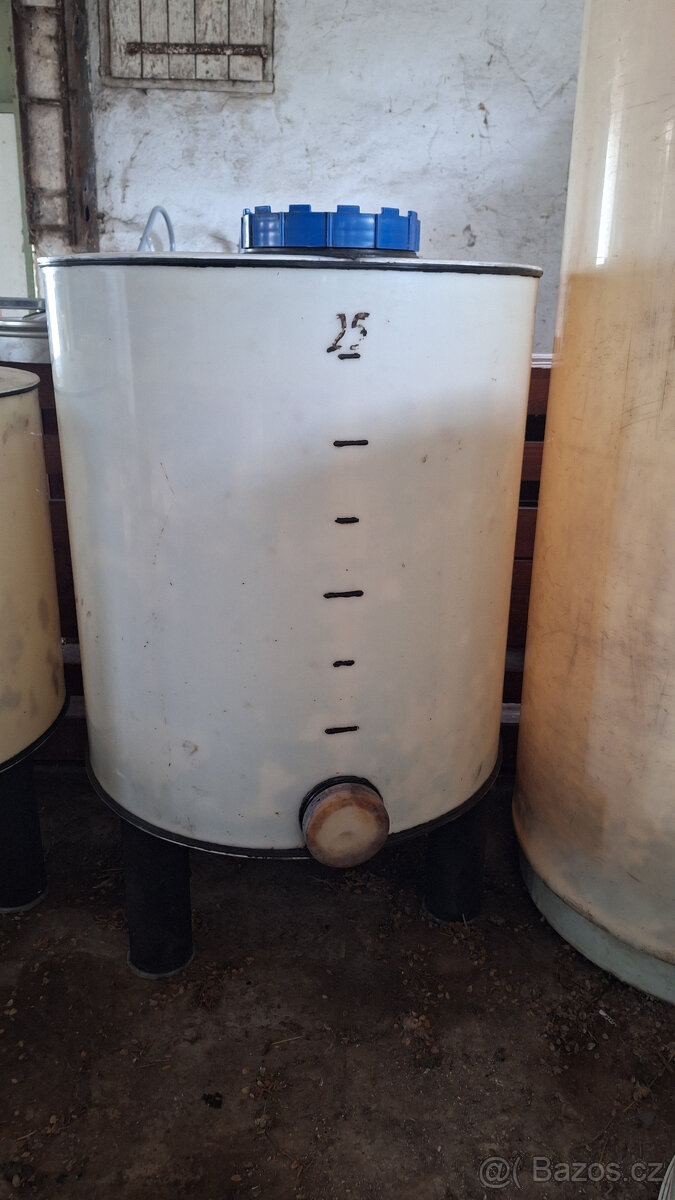 nádoby / nádrže na víno - 7