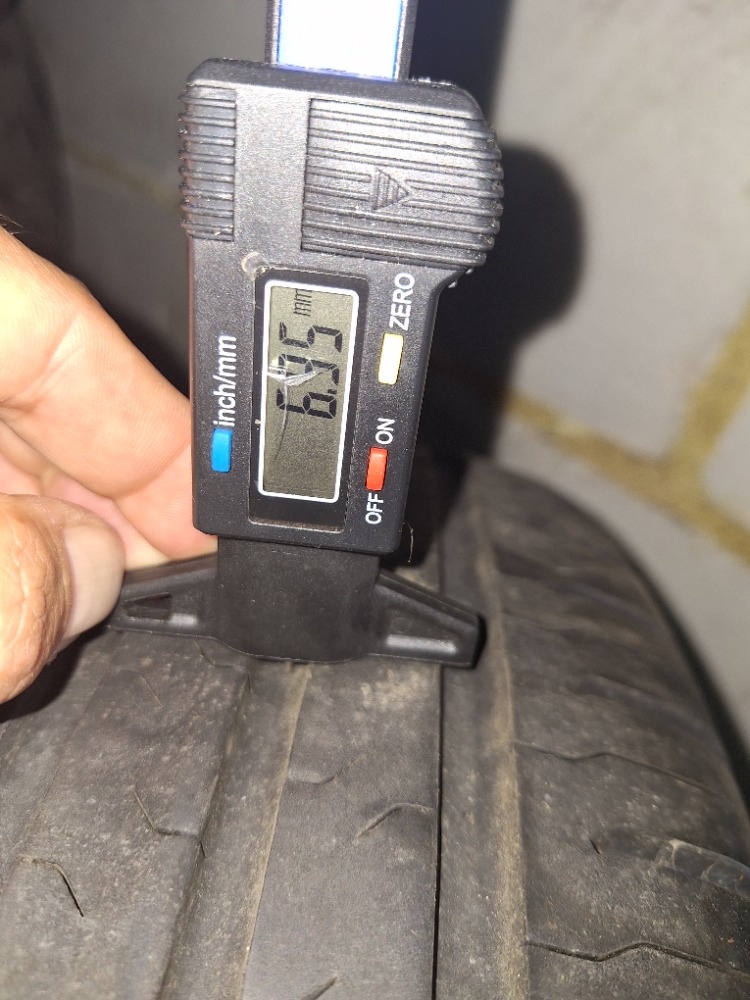 Pneu Continental 215/55 R17 - 7